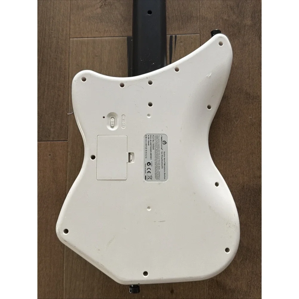 Guitar Hero Wireless White Guitar Red Octane 95025 PS2 Playstation 2 NO DONGLE